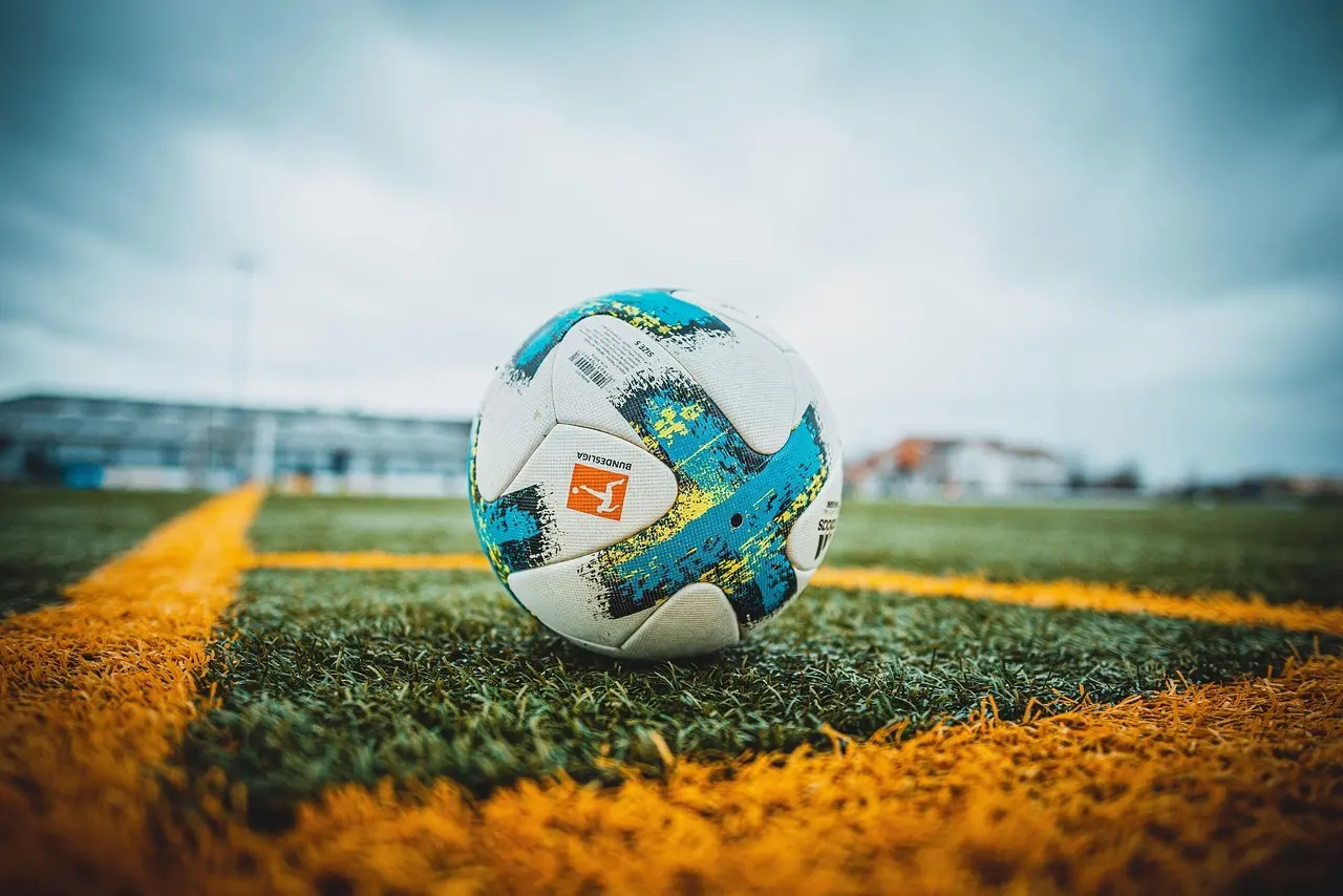 Ekstraklasa, runde 9: Straffespark, VAR-kald og sene afgørelser – polskfodbold.dk samler hele weekenden