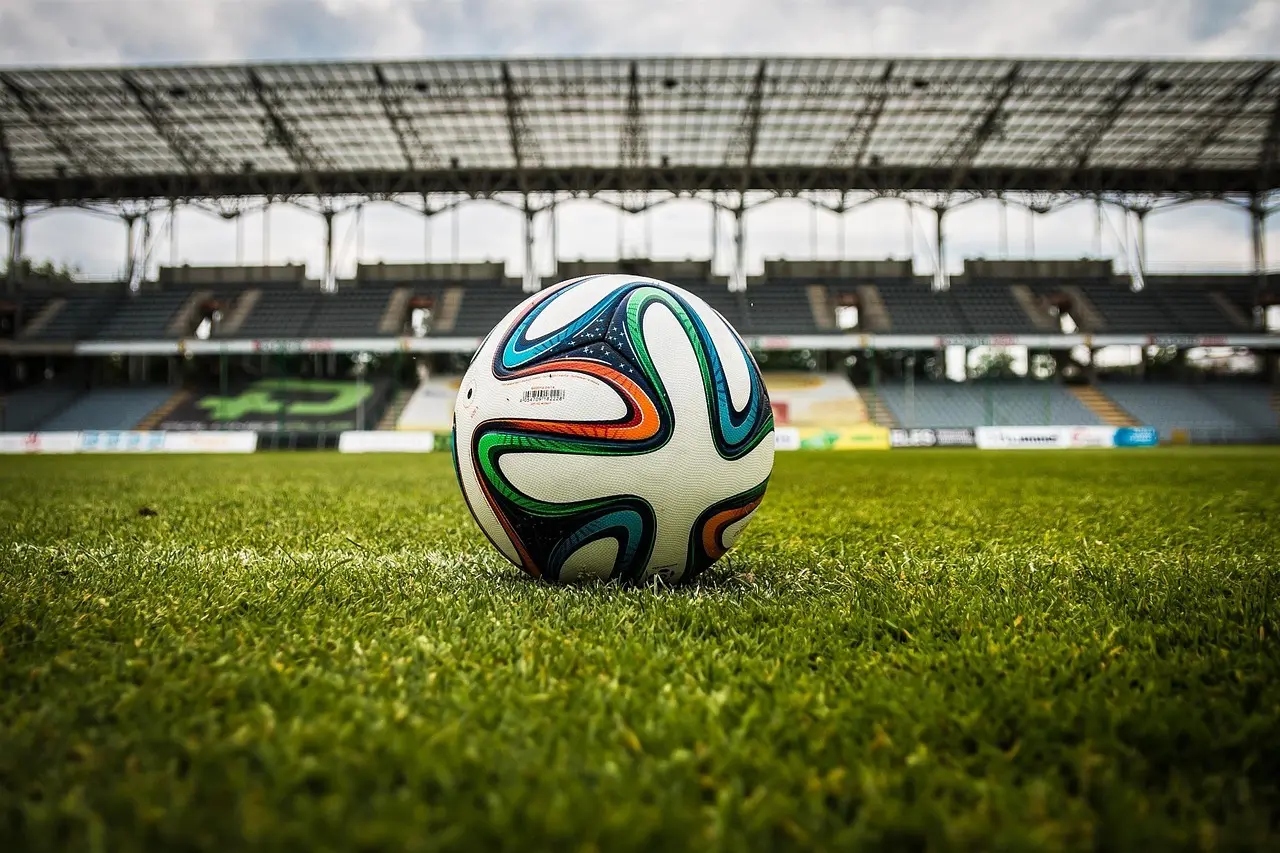 Store udsving, VAR-indgreb og mål i kaskader: Ekstraklasa runde 5 leverede hele spektret