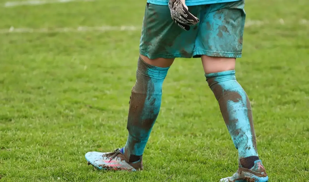 Ekstraklasa runde 24 (2025/26): Legia effektiv, Raków udnytter tidligt rødt kort, og Arka stråler på udebane