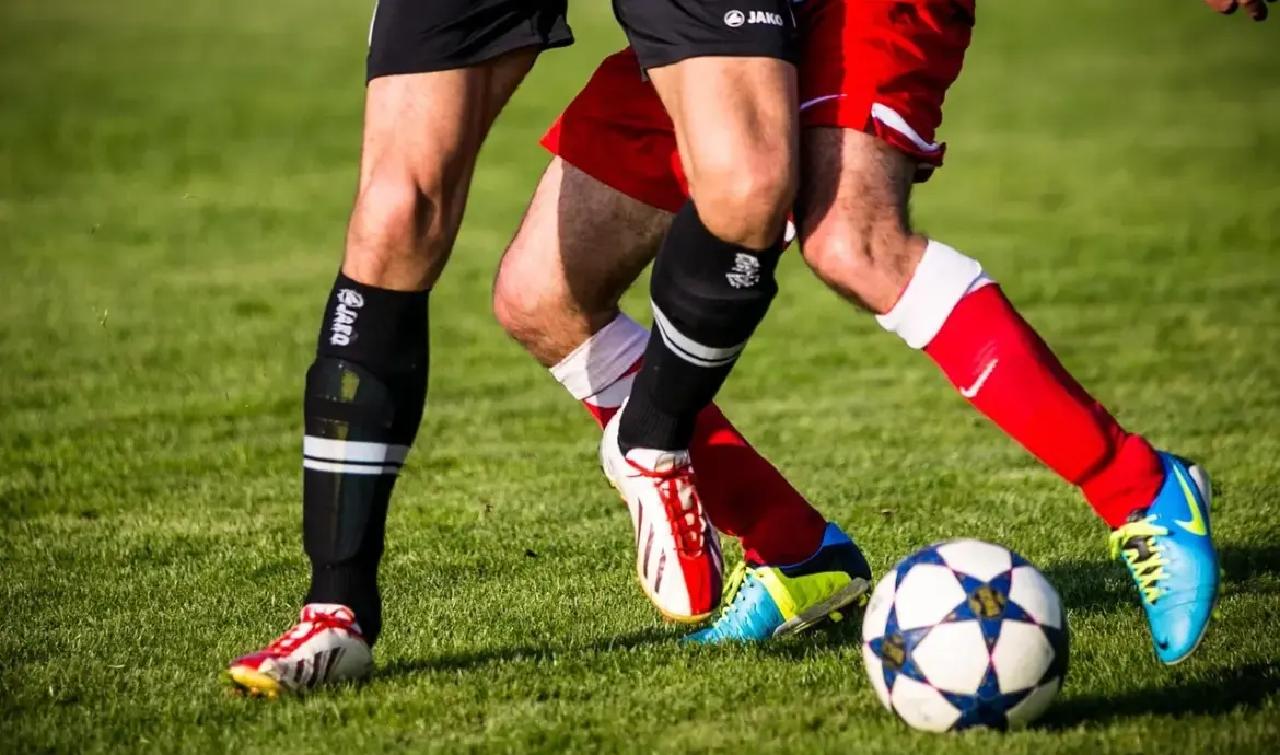 Ekstraklasa runde 32: Skarpe afslutninger, store redninger og to målløse nuller i en tætspillet weekend
