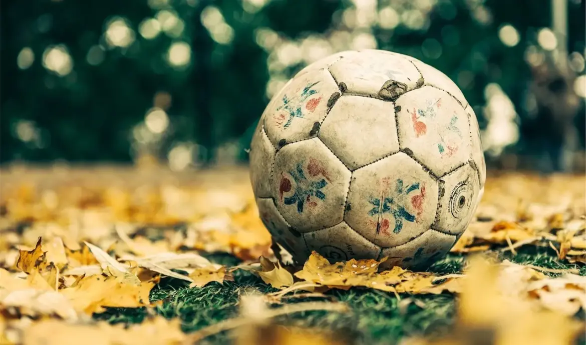 I Liga runde 28: Firemåls-kaj i Warszawa, sene afgørelser og udvisning i intens weekend