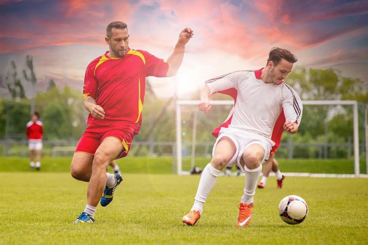 Sene afgørelser, pointdelinger og et rødt kort: Hele I Liga-runde 19 i detaljer