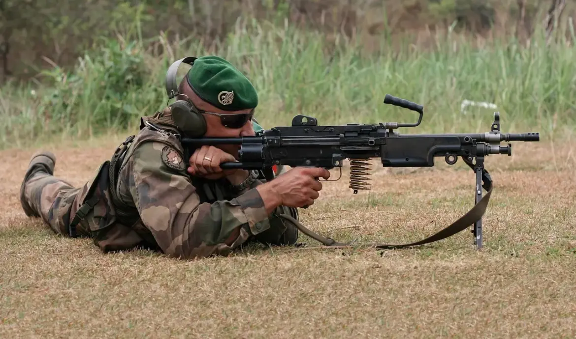 Skal jeg ringe tilbage til telefonnummer 73708698?